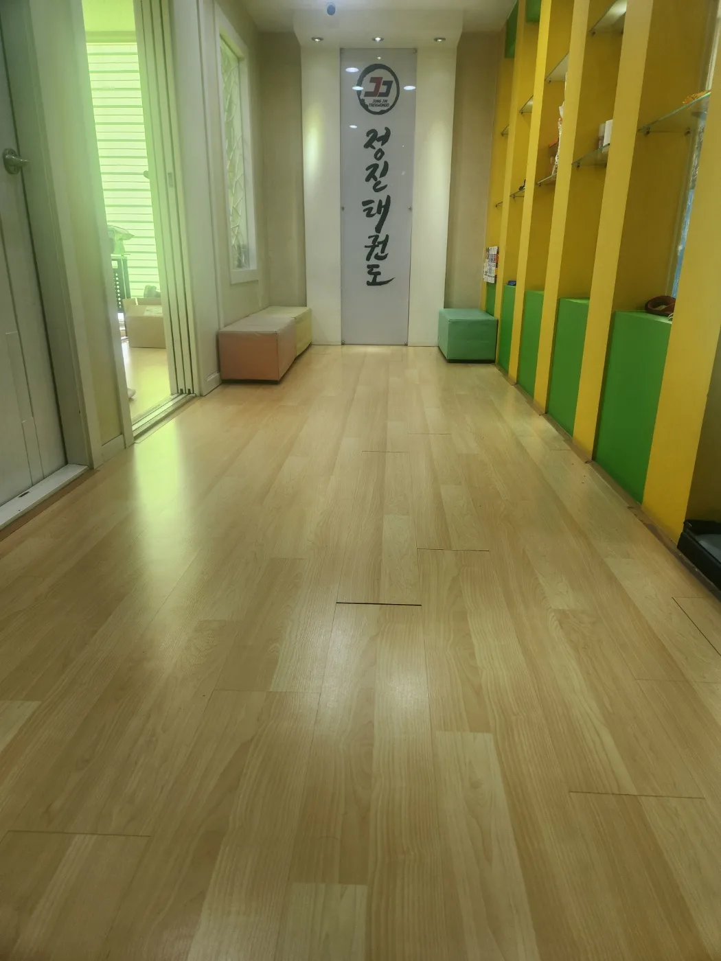 보호자 대기실 복도